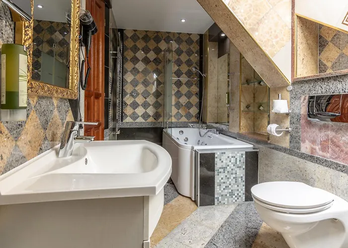 Ekono By Leva Strasser Hotel