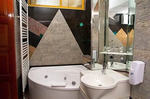 Ekono By Leva Strasser 3*