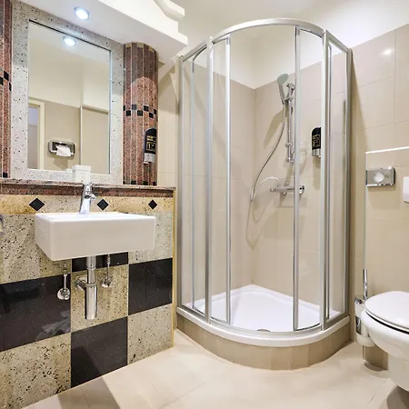 Western Strasser Hotel 3*