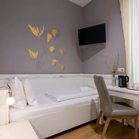 Ekono By Leva Strasser Hotel