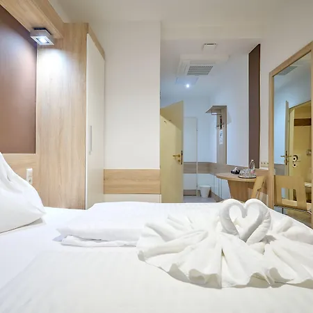 Western Strasser Hotel 3*