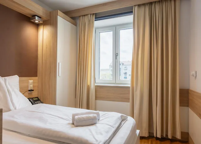 Otel Ekono By Leva Strasser