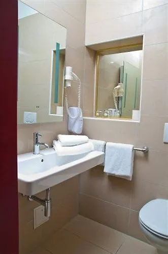 Ekono By Leva Strasser Otel